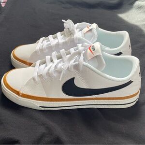 Nike 8.5 
Synthetic leather